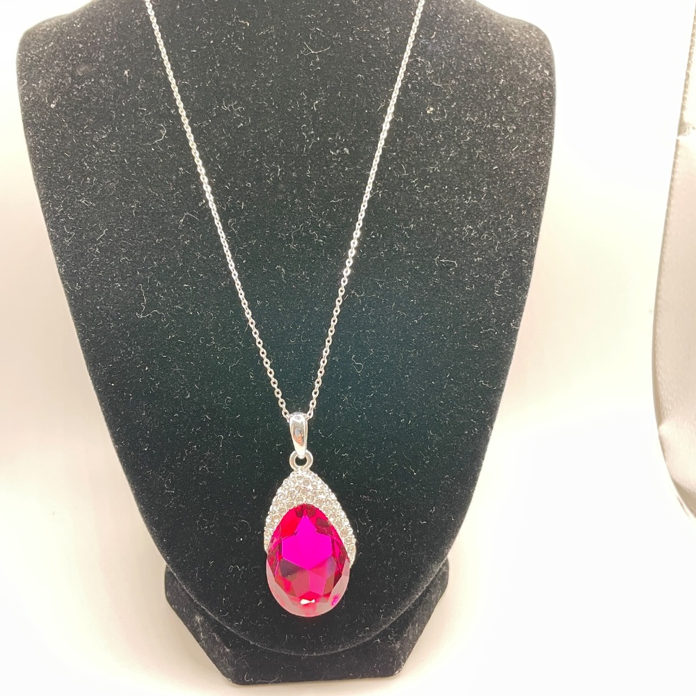 Eric Andrew Faceted Lg Deep Dark Pink Faceted Crystal Rhinestone Necklace